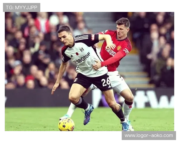 足球巨星转会风云再起各大豪门争夺战激烈上演新赛季转会市场前景分析